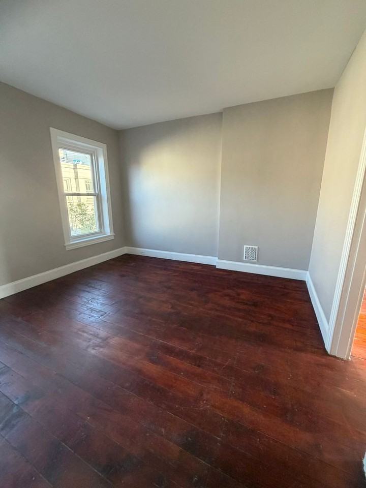 122 N 8th St - Photo 7 of 9