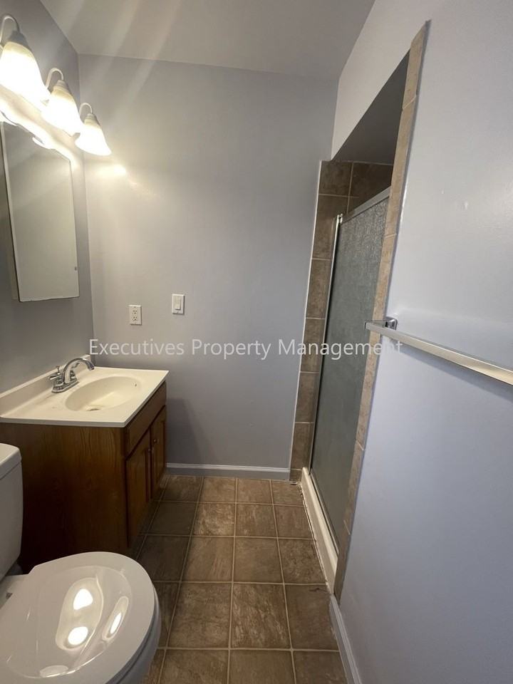 1271 Spruce Ave - Photo 7 of 9