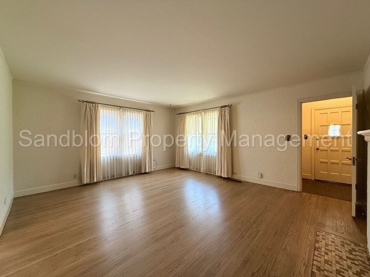 3503 E 13th St - Photo 4 of 17