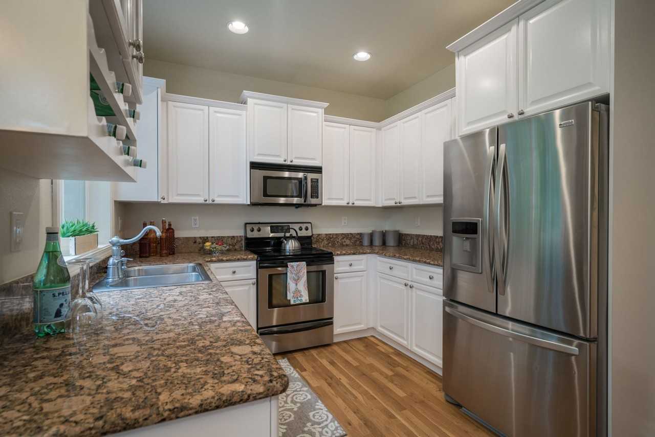 4920 Sw Slavin Rd - Photo 2 of 35