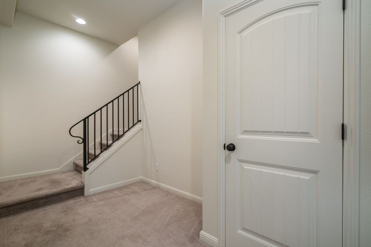 4920 Sw Slavin Rd - Photo 4 of 35