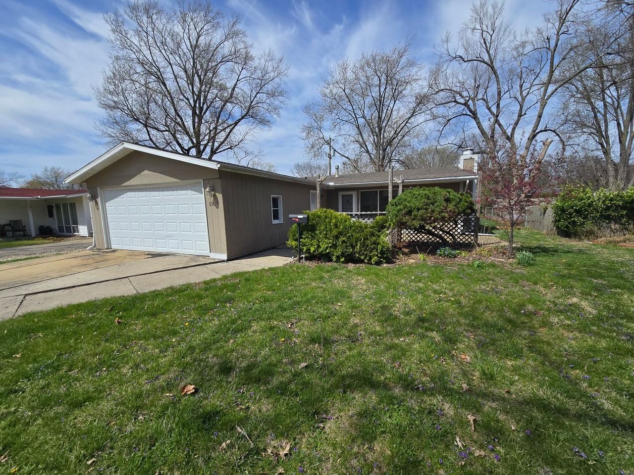 1910 Golden Dr - Photo 2 of 21