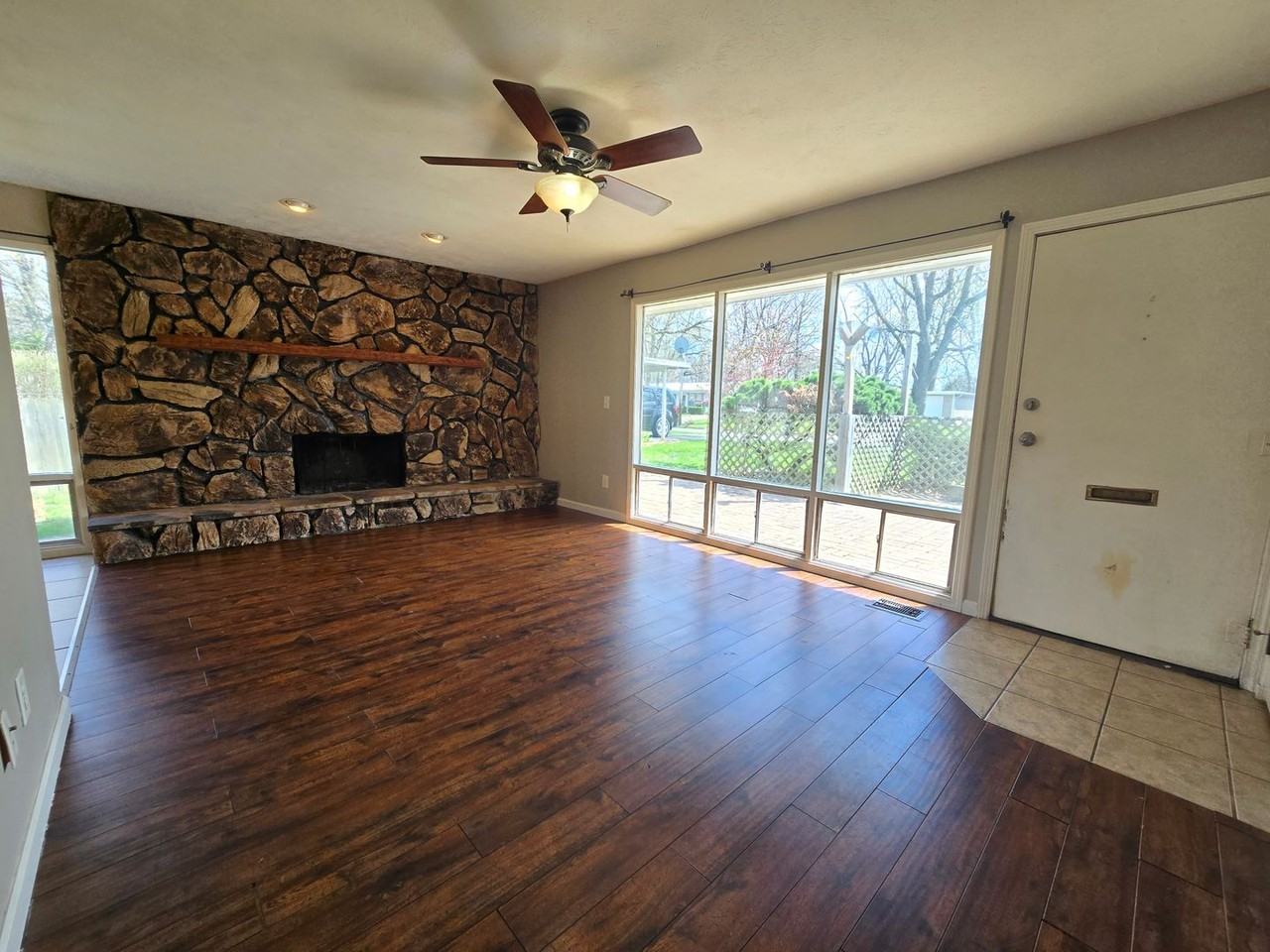 1910 Golden Dr - Photo 5 of 21