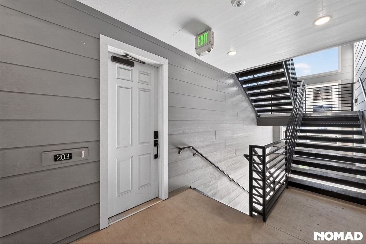 6153 N Ceylon St - Photo 4 of 27