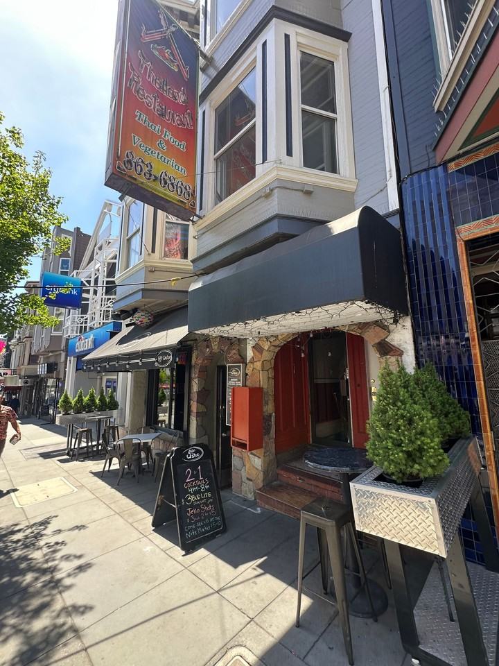 438 Castro St - Photo 3 of 16