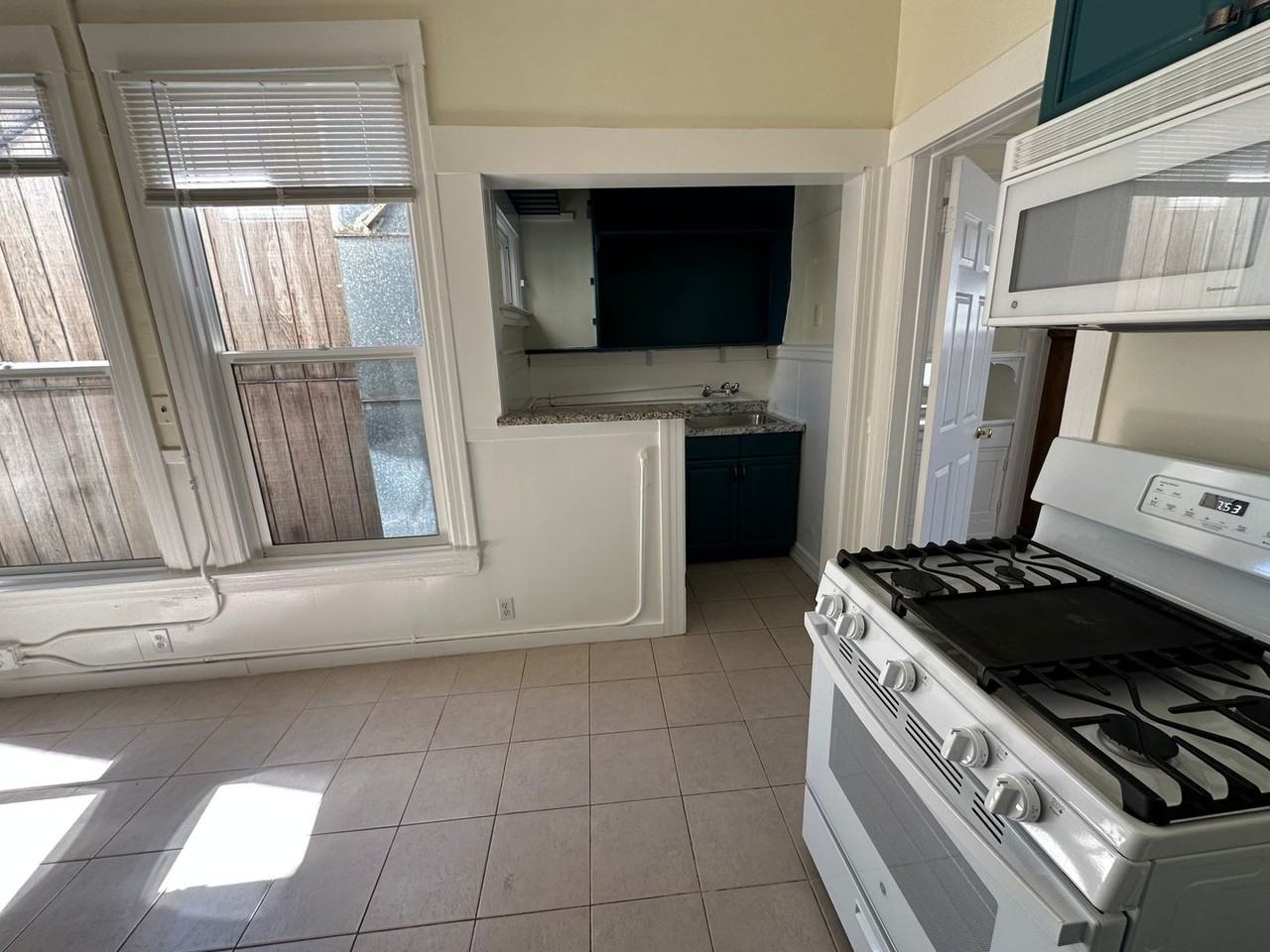 438 Castro St - Photo 5 of 16