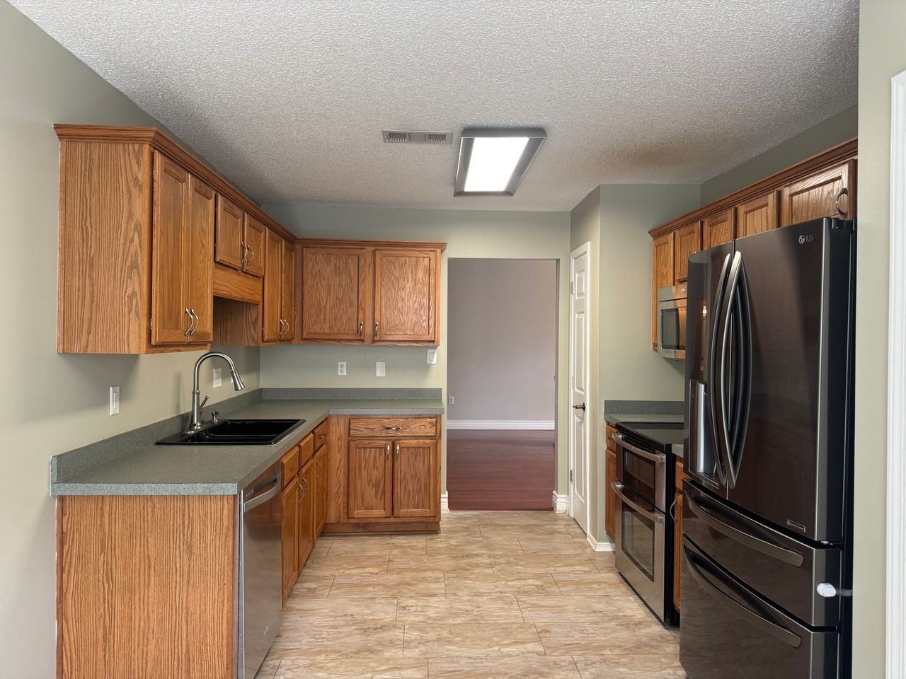 967 Claeven Cir - Photo 6 of 18