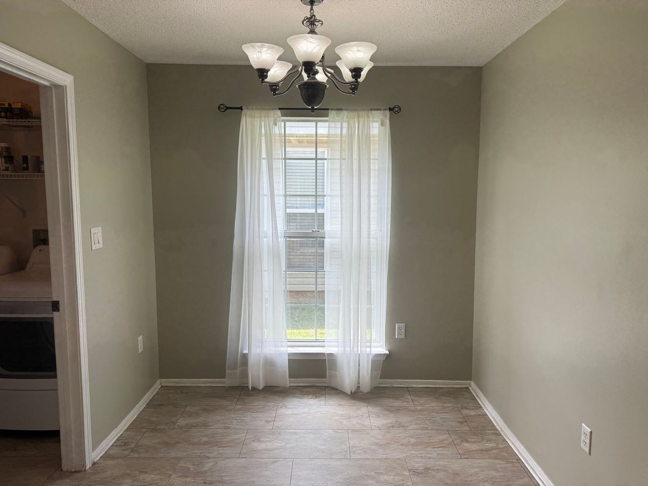 967 Claeven Cir - Photo 7 of 18