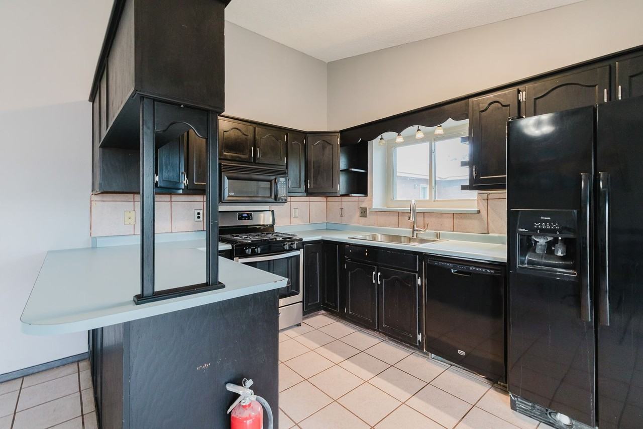 611 Mercury Ave - Photo 2 of 31