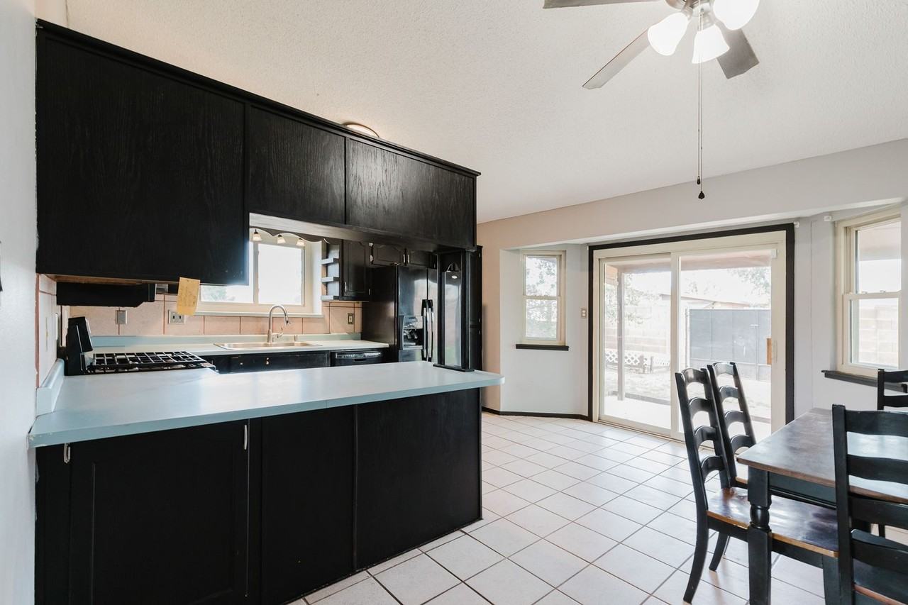 611 Mercury Ave - Photo 4 of 31