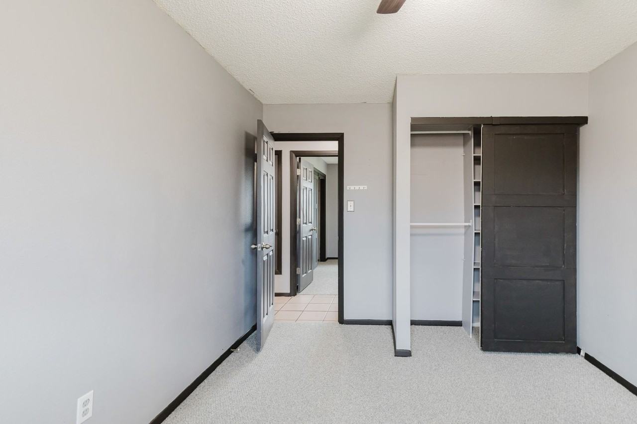 611 Mercury Ave - Photo 6 of 31