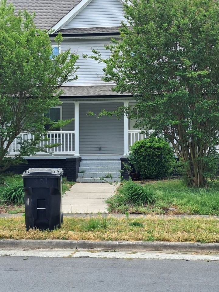 909 Washington St - Photo 2 of 11