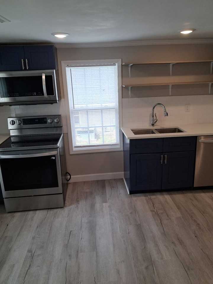 909 Washington St - Photo 3 of 11