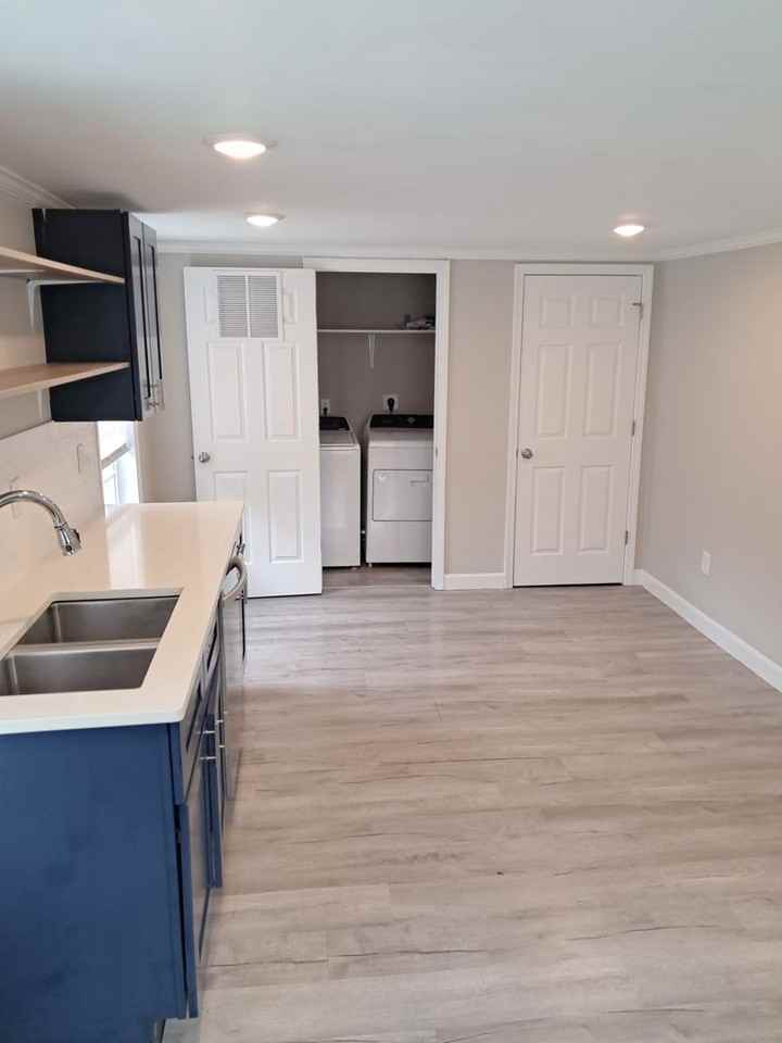 909 Washington St - Photo 4 of 11