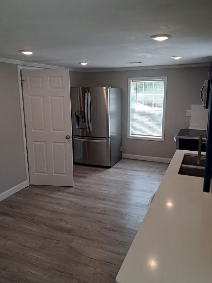 909 Washington St - Photo 5 of 11