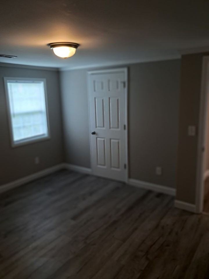 909 Washington St - Photo 6 of 11