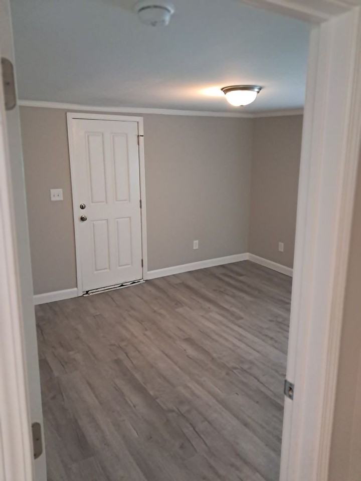 909 Washington St - Photo 7 of 11