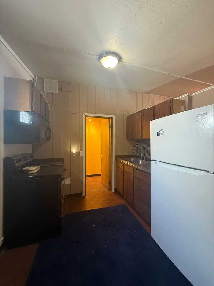 500 Baranof Ave - Photo 2 of 7
