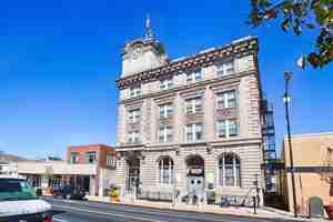 featured image of 235 E Lincoln Hwy