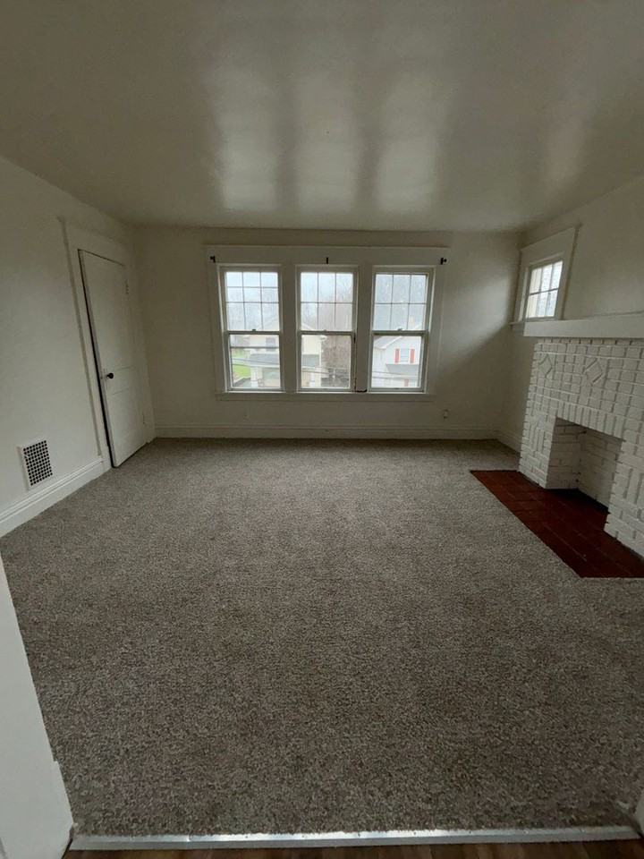 512 E Hillcrest Ave - Photo 2 of 7