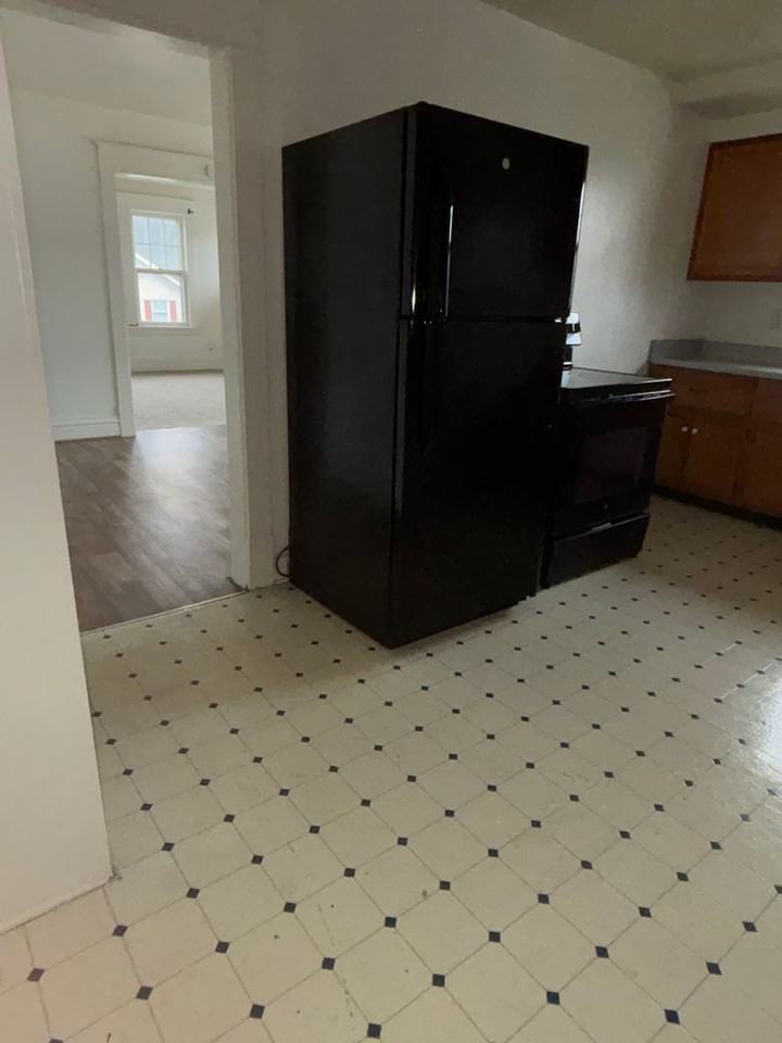 512 E Hillcrest Ave - Photo 4 of 7