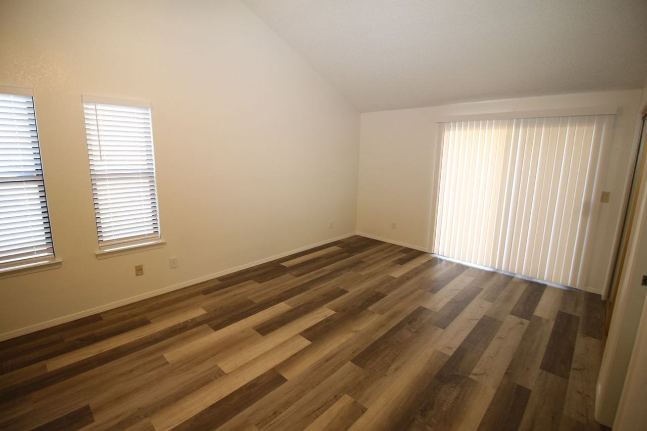 5110 W Kadota Ave - Photo 7 of 16