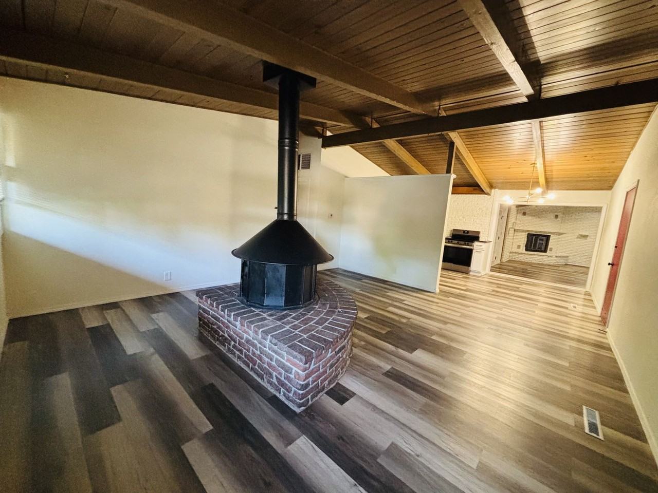 2141 S Erie St - Photo 3 of 10