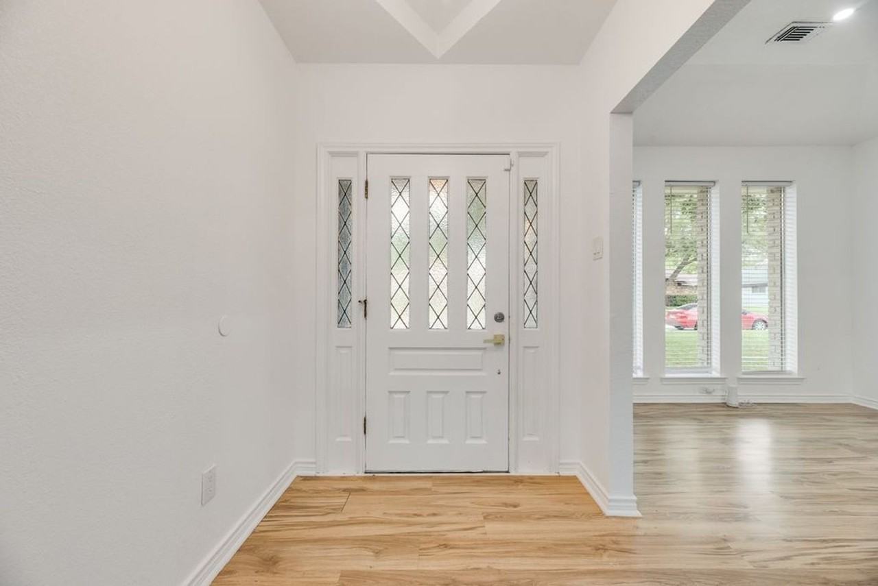 7124 Teresita Trl - Photo 4 of 23