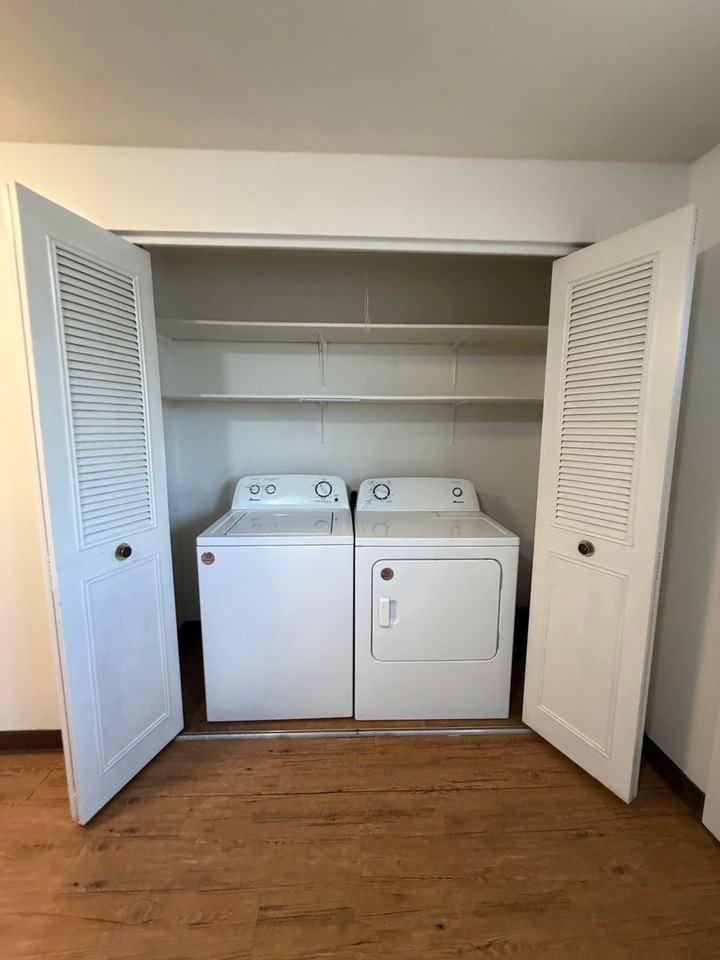 930 Se 2nd St - Photo 3 of 10