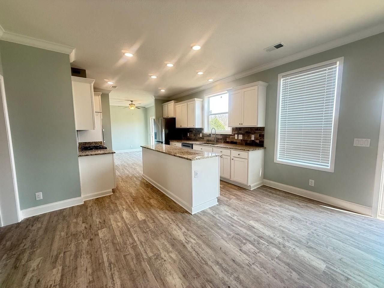 631 Imogene Dr - Photo 5 of 30