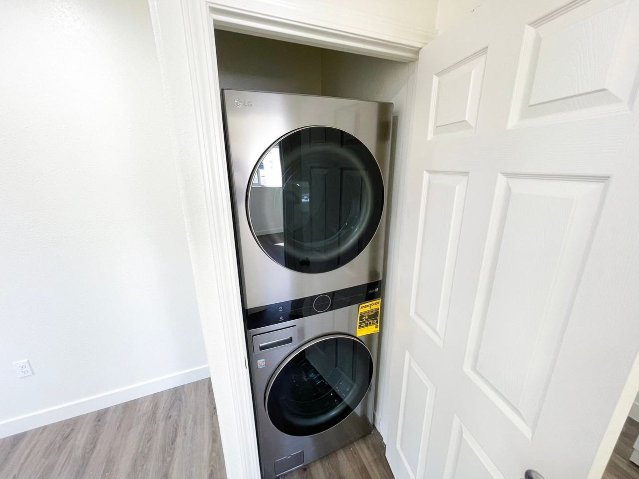 10109 Nemaha Cir - Photo 2 of 12