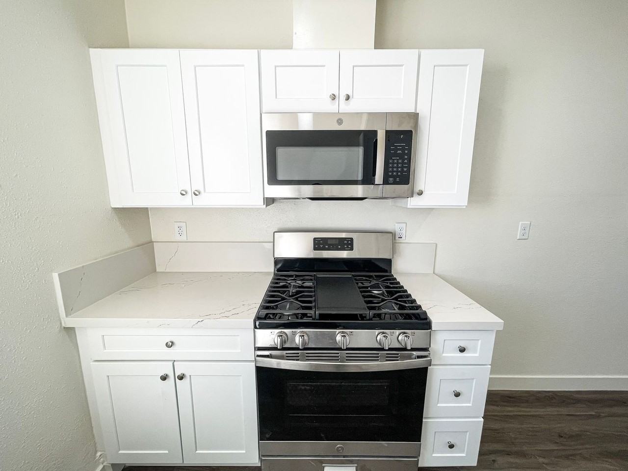 10109 Nemaha Cir - Photo 3 of 12