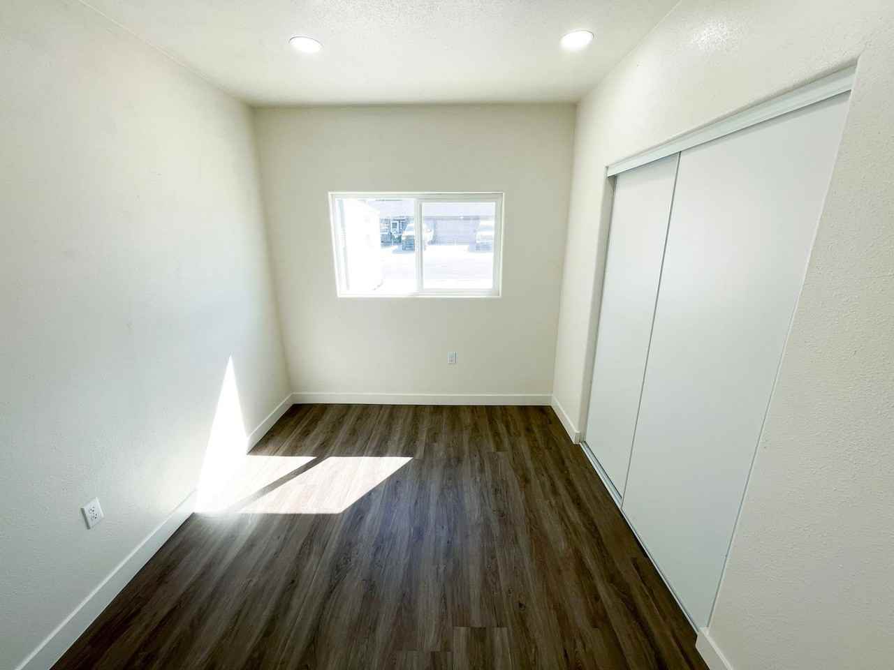 10109 Nemaha Cir - Photo 6 of 12