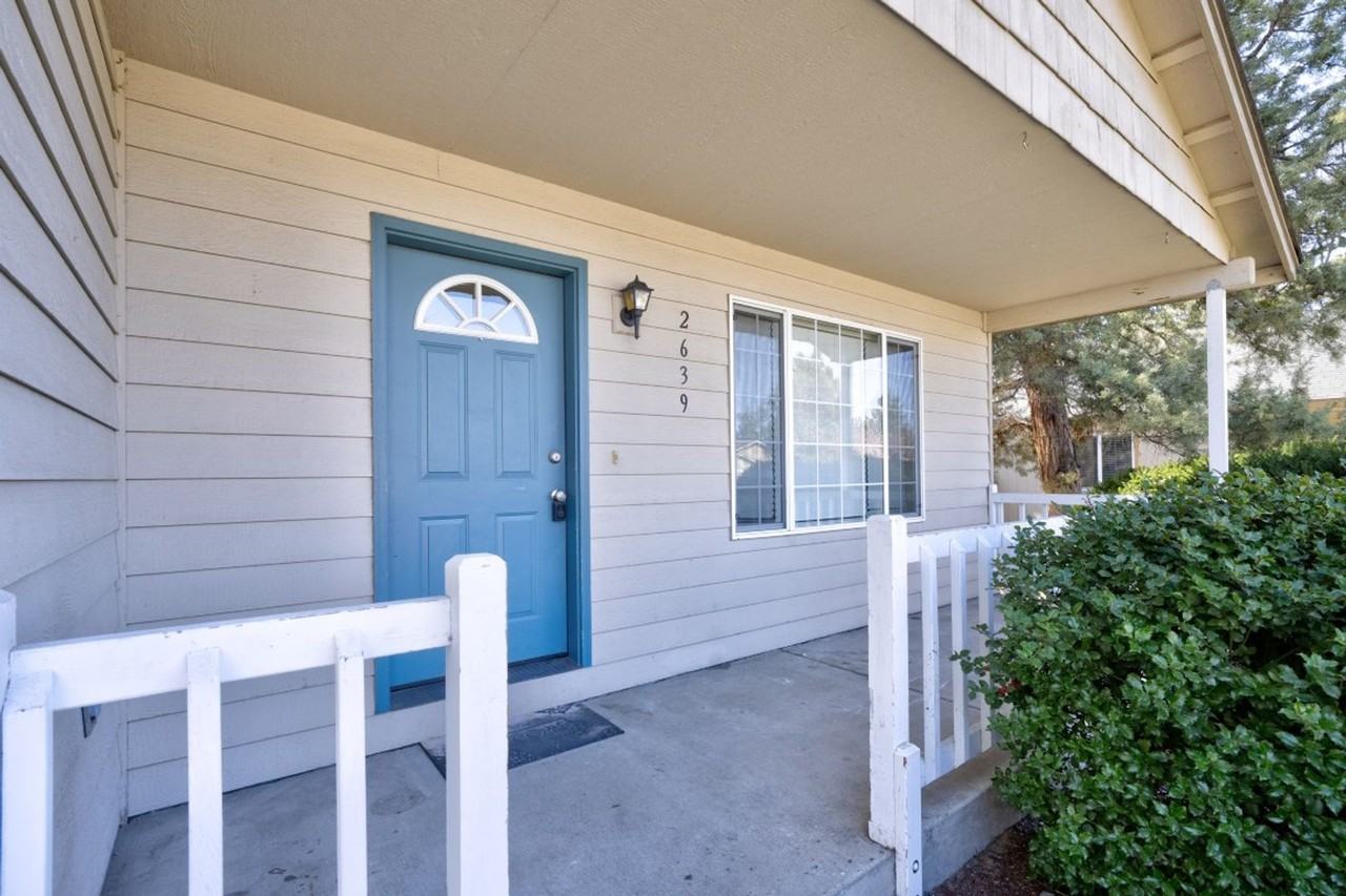 2639 Ne Brian Ray Ct - Photo 2 of 28