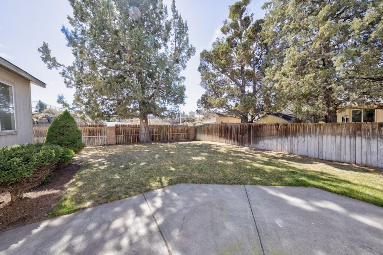 2639 Ne Brian Ray Ct - Photo 4 of 28