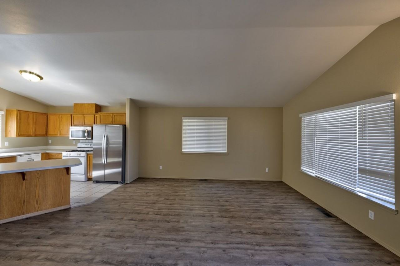 2639 Ne Brian Ray Ct - Photo 5 of 28