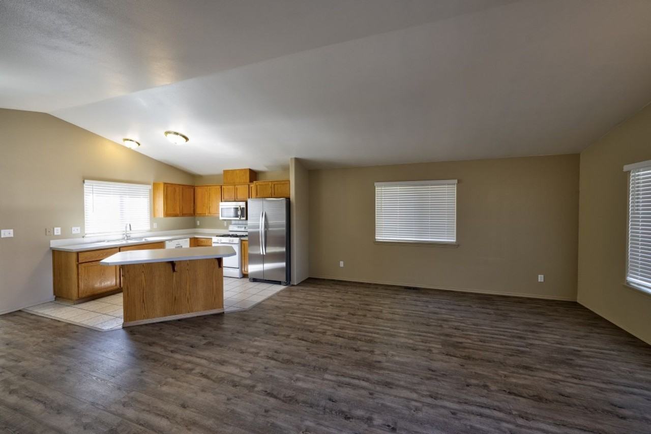 2639 Ne Brian Ray Ct - Photo 6 of 28