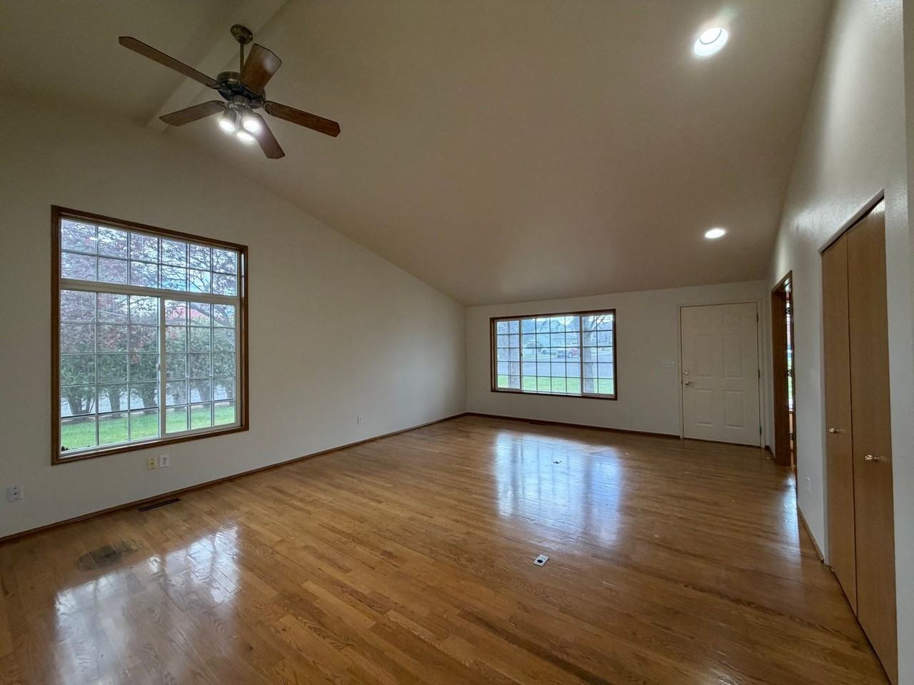 2610 Sandstone Ln - Photo 3 of 20