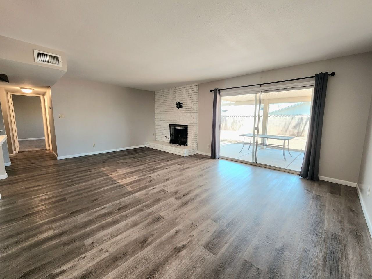 4476 El Como Way - Photo 5 of 23