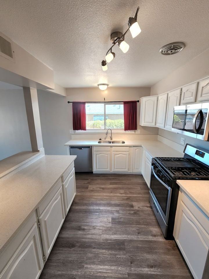 4476 El Como Way - Photo 7 of 23