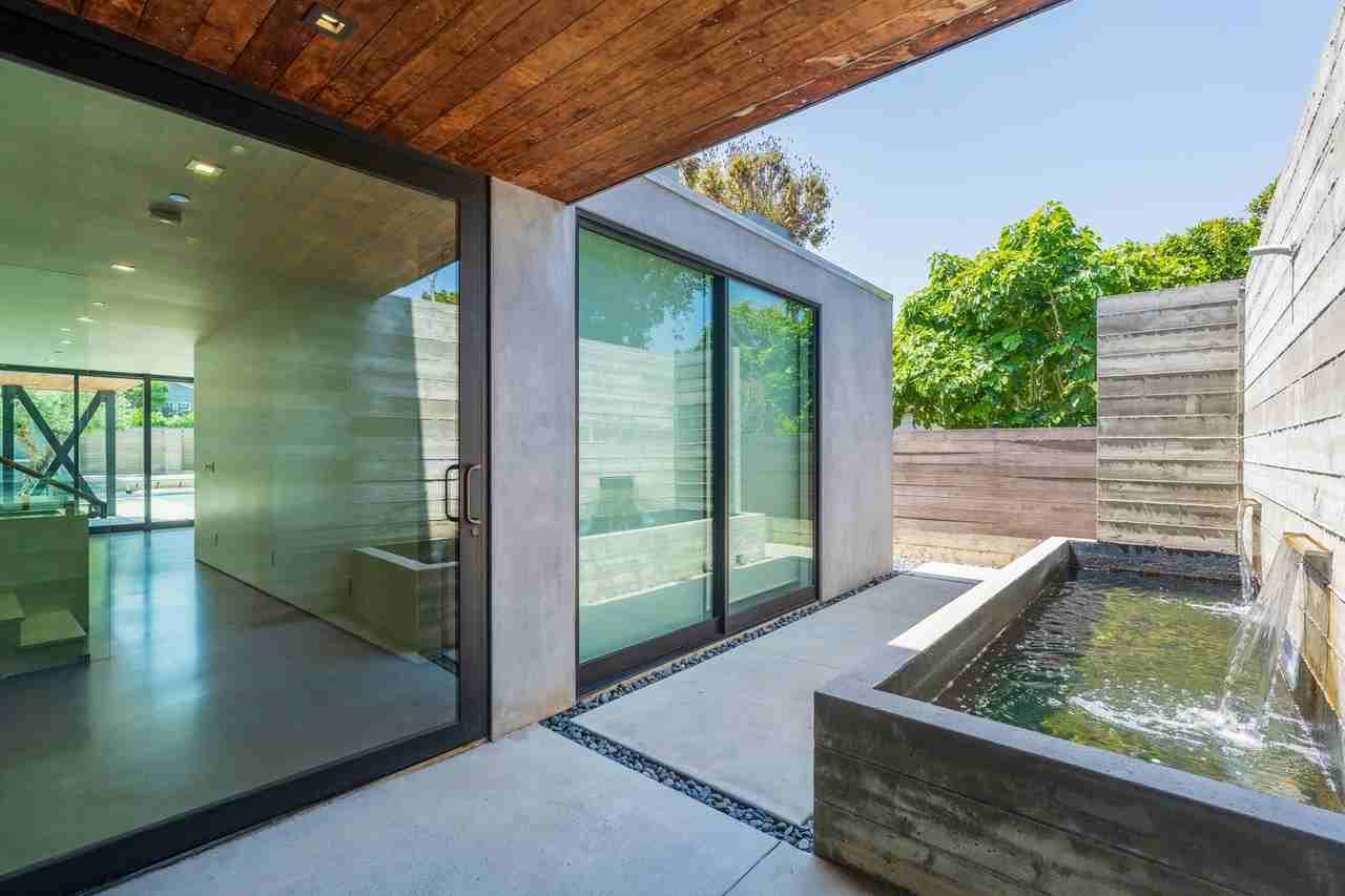 762 Rosecrans Ave - Photo 5 of 50