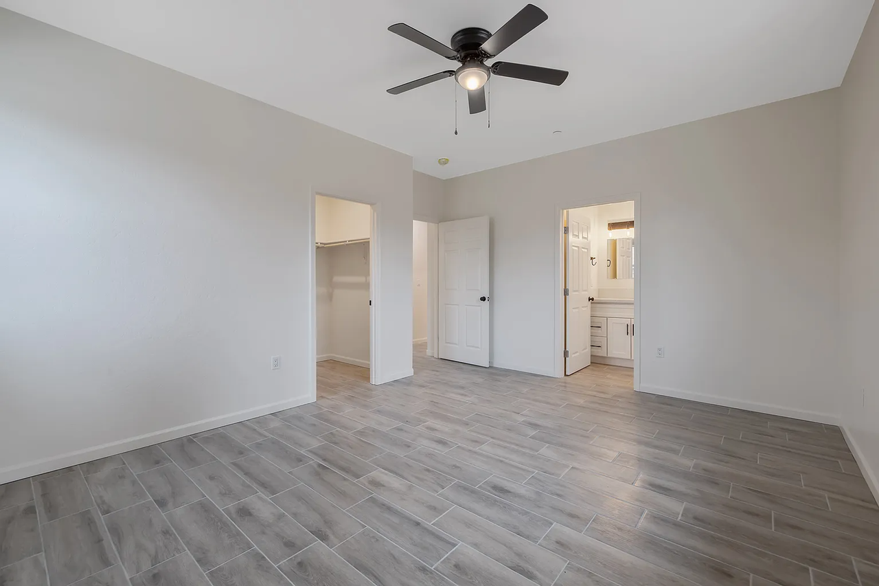 601 E 10th - Photo 6 of 50