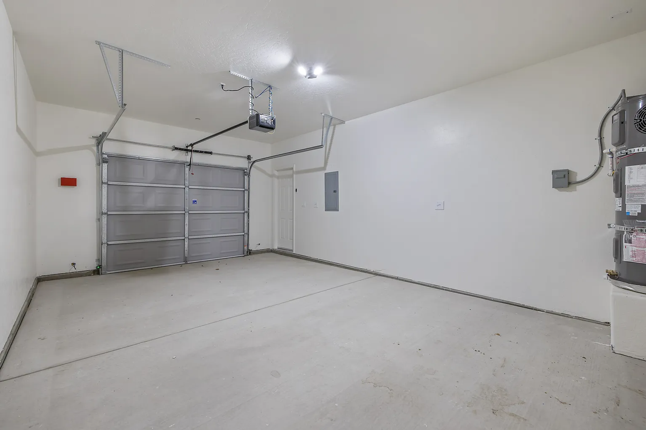 601 E 10th - Photo 7 of 50