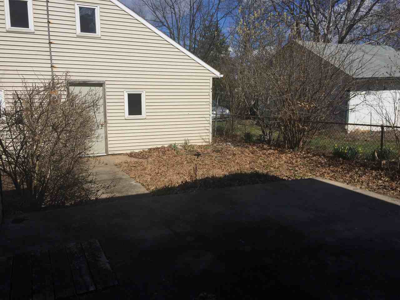 303 E Park St - Photo 2 of 8