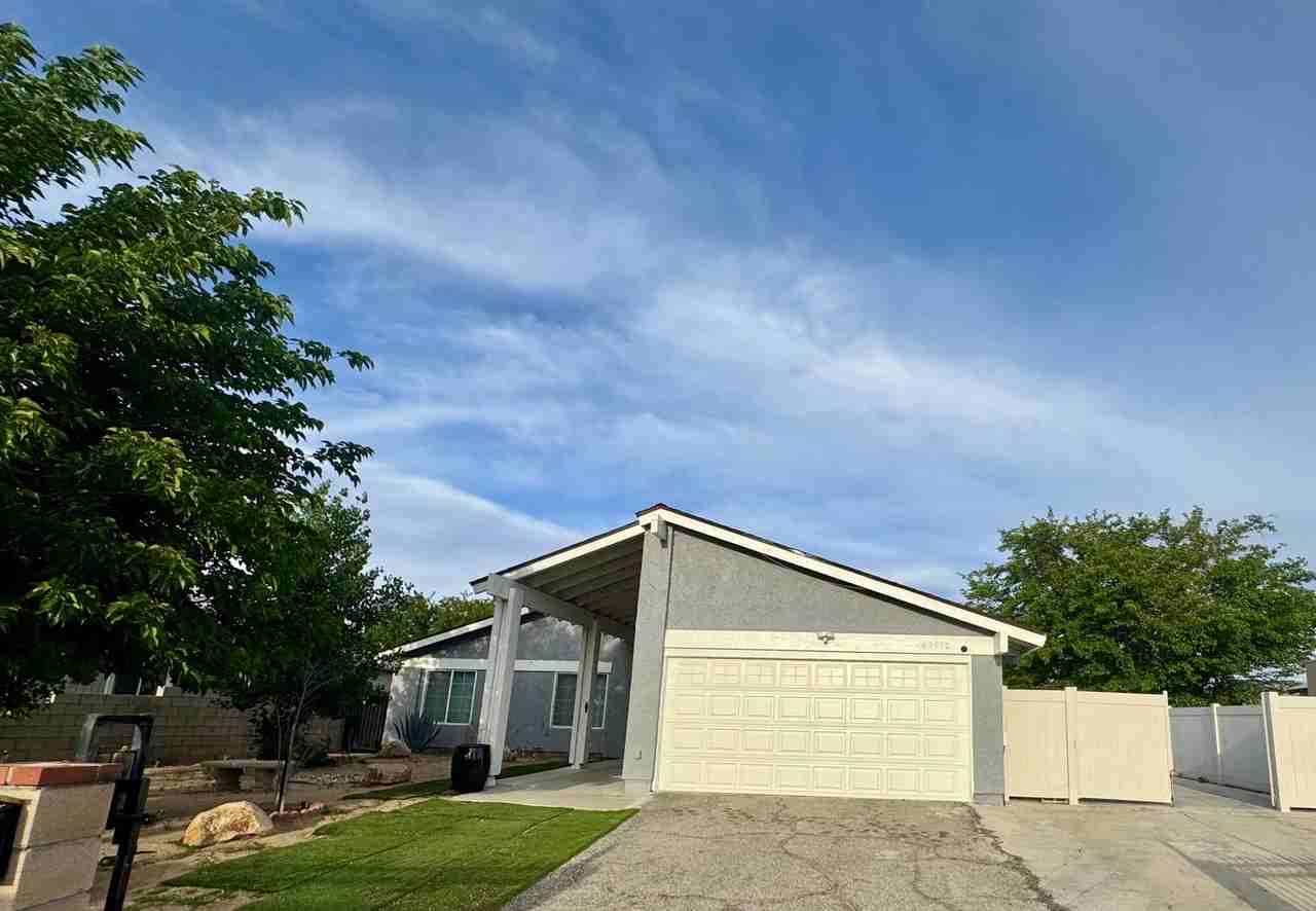 42810 Yew St - Photo 2 of 33