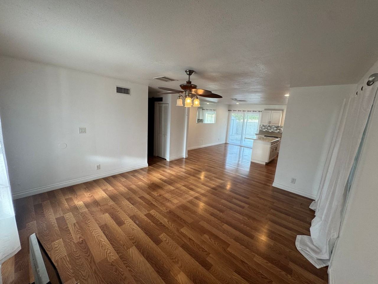 42810 Yew St - Photo 5 of 33