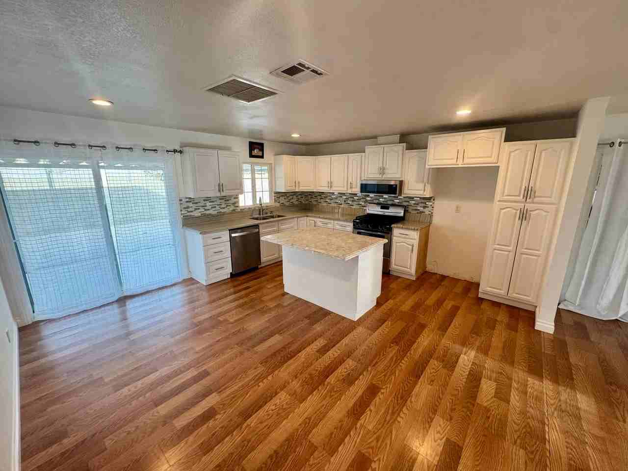 42810 Yew St - Photo 7 of 33