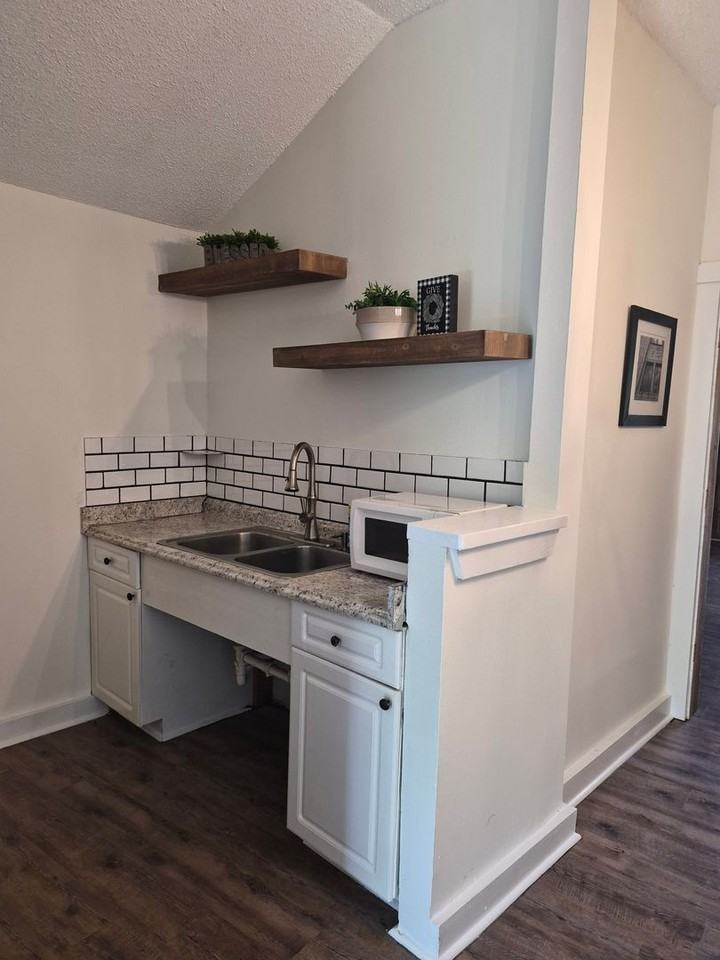 4134 Smith Rd - Photo 2 of 11