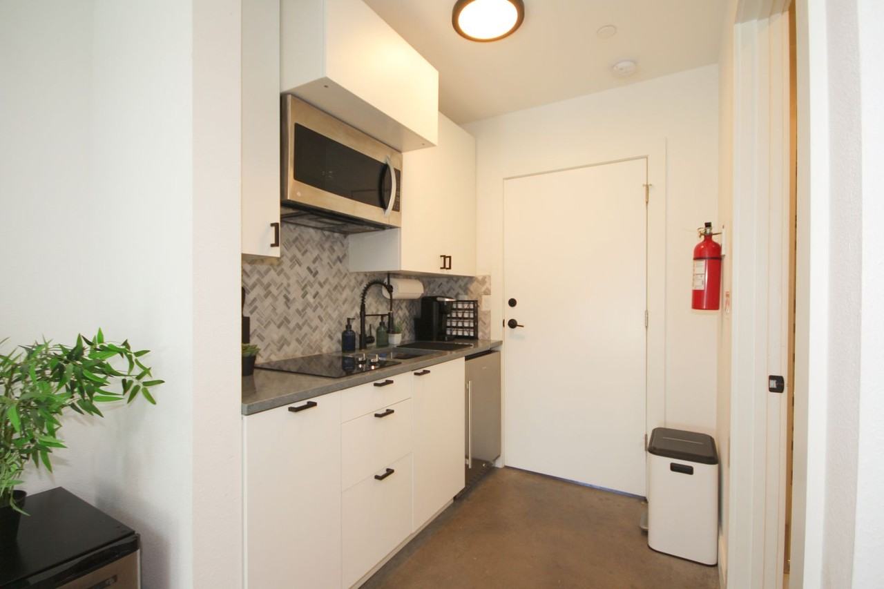 4504 1st Ave Ne - Photo 5 of 7