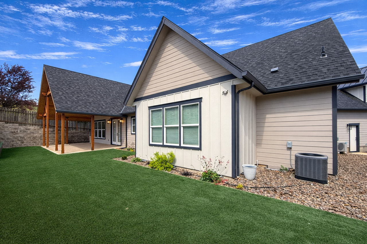 572 N M St - Photo 4 of 47